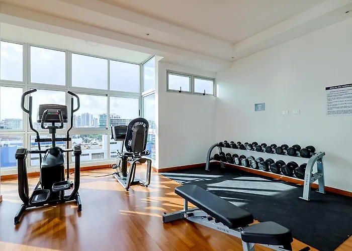 Upscale City Center Apt, Pool